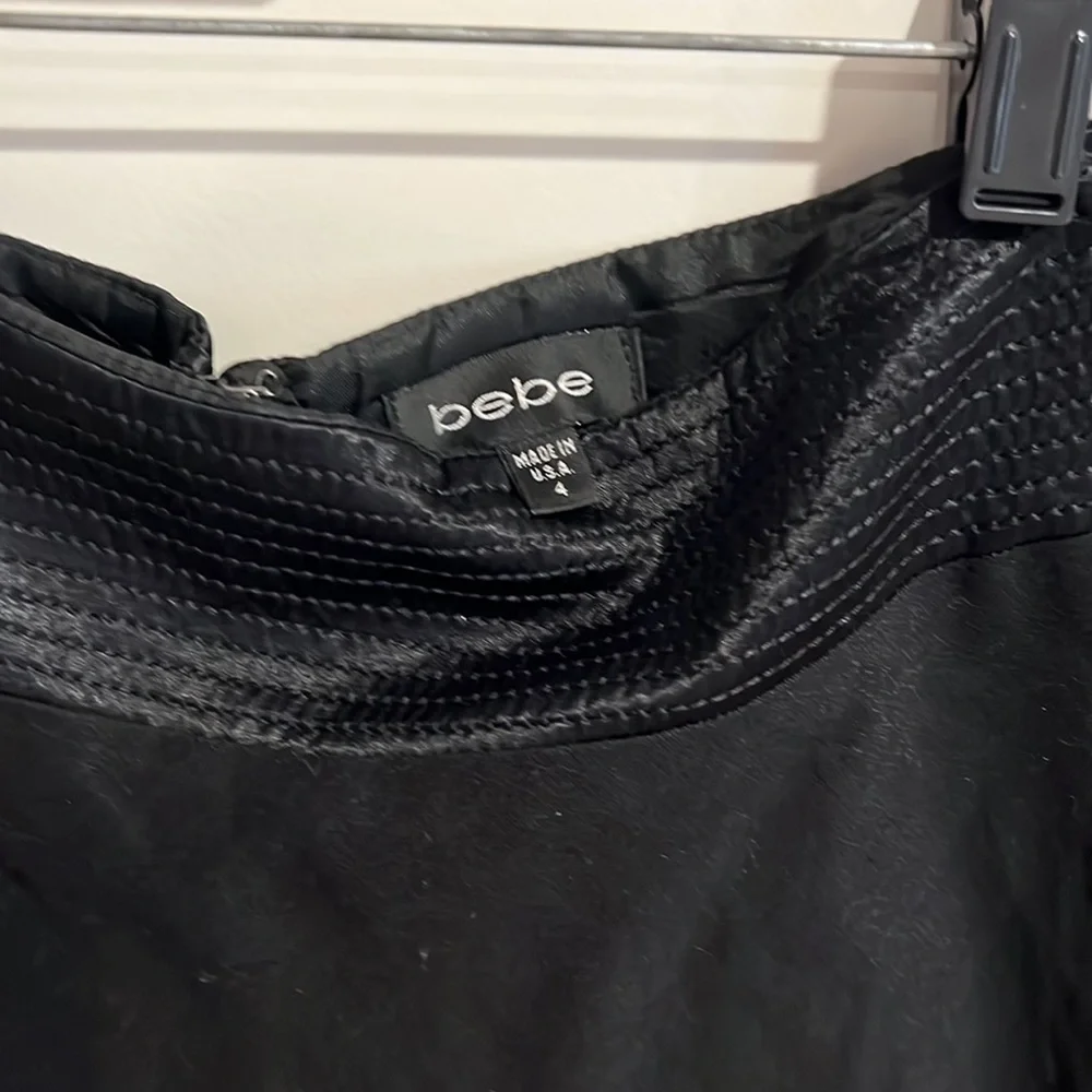 BEBE skirt with layer lace hem lined size 4 - Picture 3 of 4